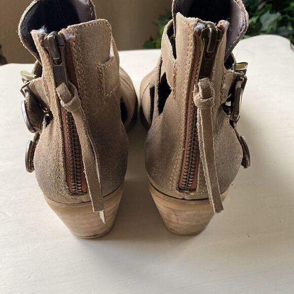 Steve Madden Cinch Suede Distressed Booties Size 8 - Picture 5 of 11